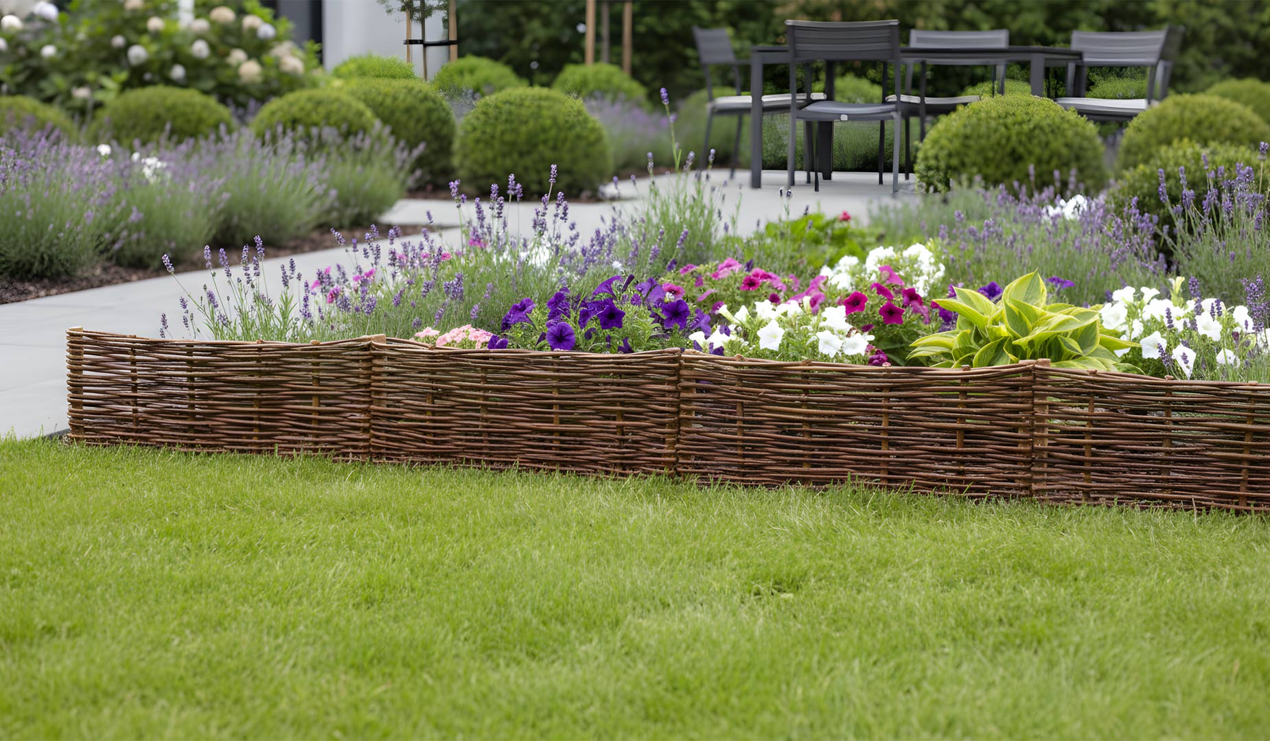 Beeteinfassung Weide